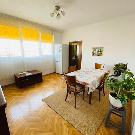 Sunny Cozy Flat In The Centre, Close To Beach, 4 Rooms, 105Sqm Varna Exterior photo