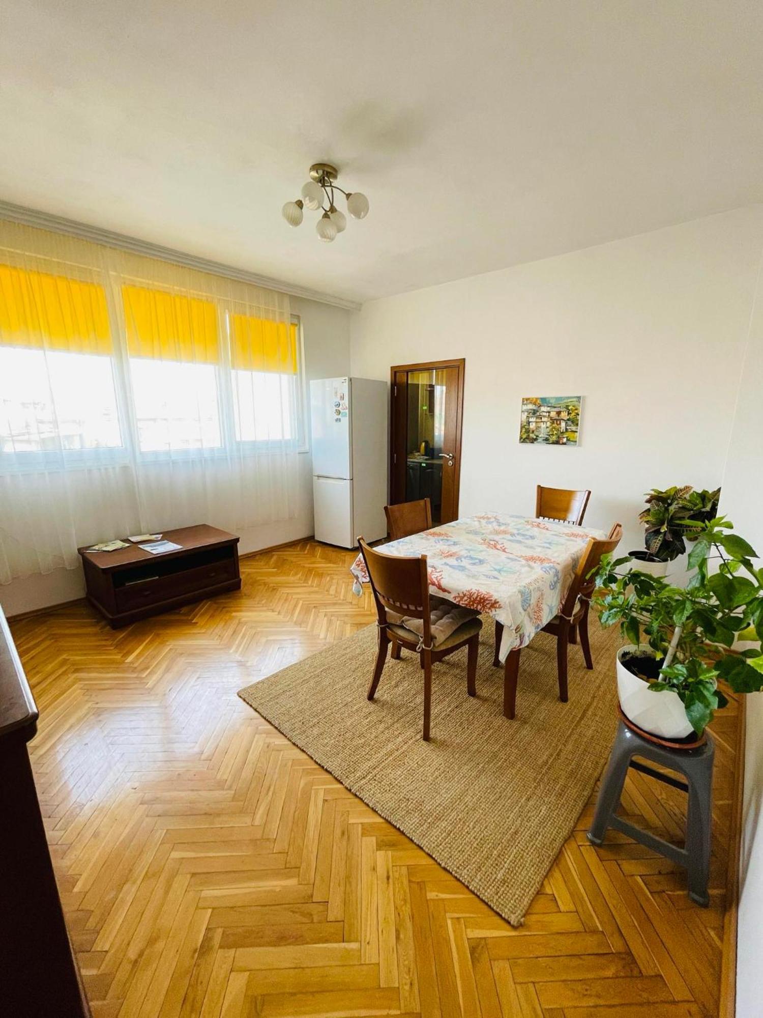 Sunny Cozy Flat In The Centre, Close To Beach, 4 Rooms, 105Sqm Varna Exterior photo